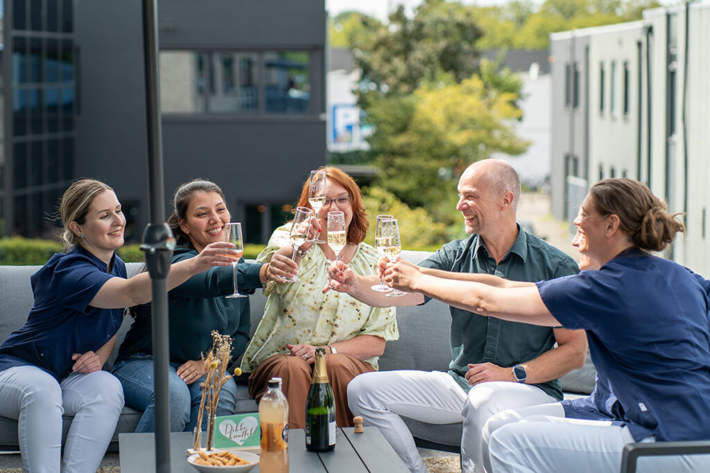 Wil jij ook werken bij De Tandarts Ijsselstein? Bekijk onze openstaande vacatures of solliciteer op onze open sollicitatie. Wij komen graag met jou in contact.